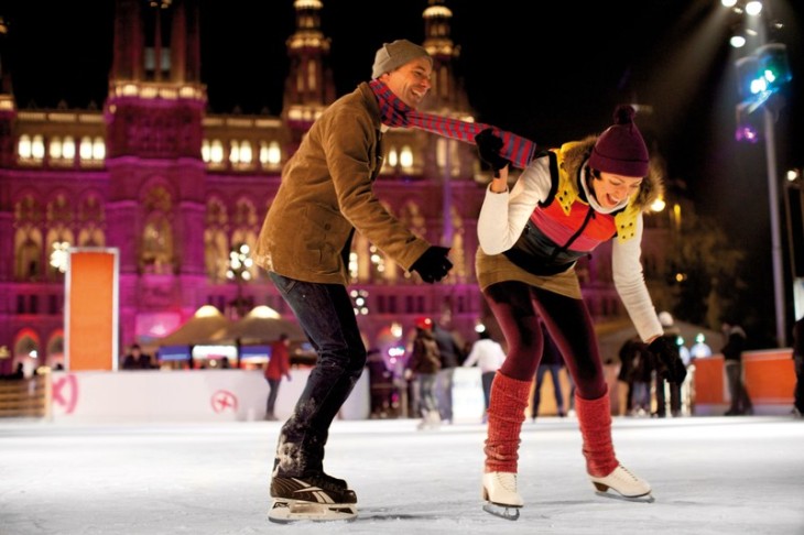 Patinaje sobre hielo en el centro de Viena